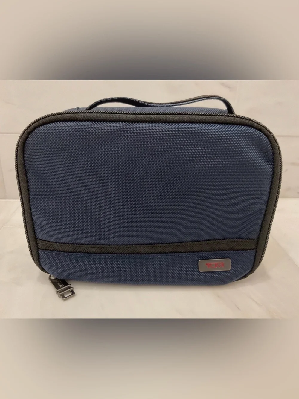 NEW TUMI Zippered CUBE TRAVEL POUCH - Cosmetic Bag - NAVY BLUE